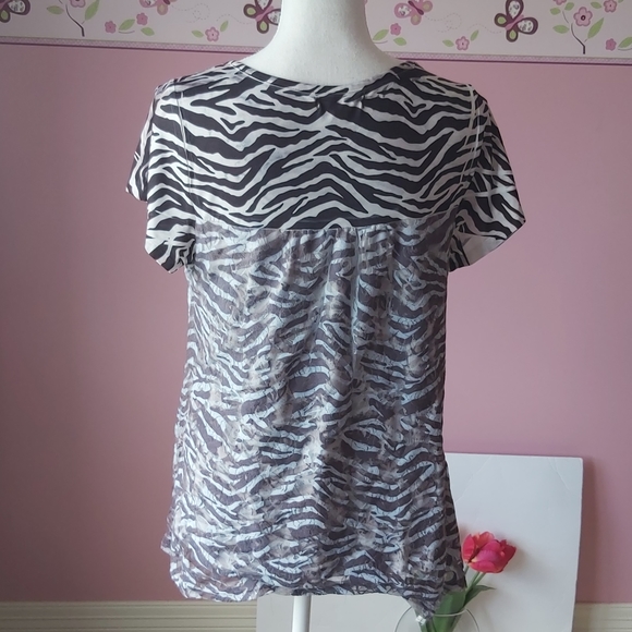 5/$25 Darvina Top - Picture 5 of 8